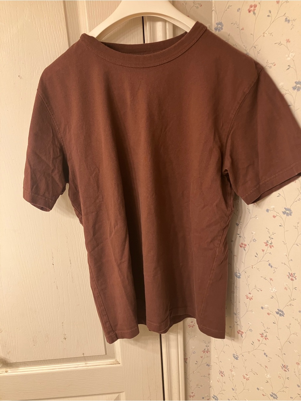 Uniqlo Men's Short Sleeve Crewneck T-Shirt in Brown